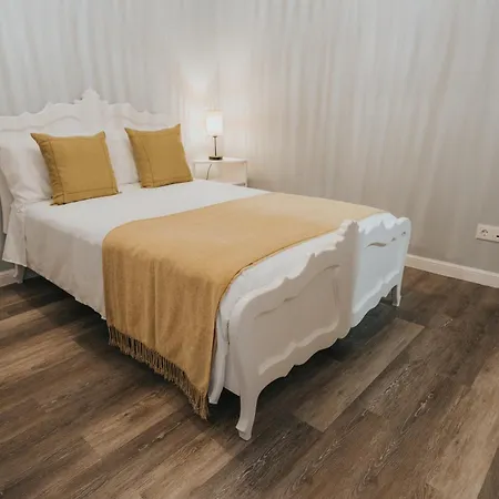 Pico Apartment's Apartment *