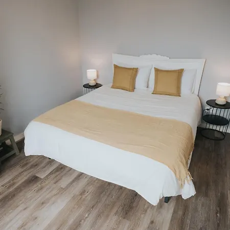 Pico Apartment's Apartment *
